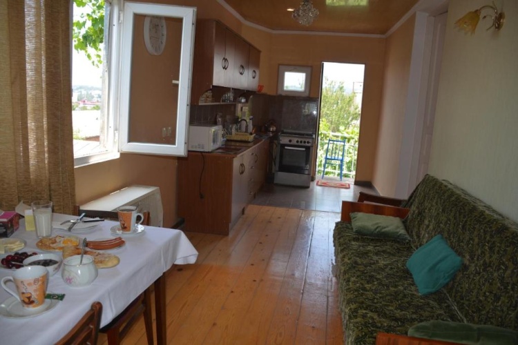Standard Triple room with garden view