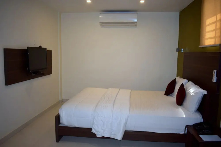 Metropolis Hotel