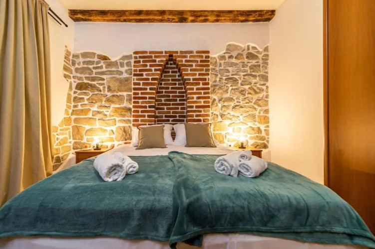 Galic - Stylish Getaway - H