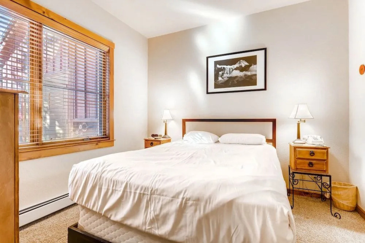 Seasons 1836 - 1 Br Condo