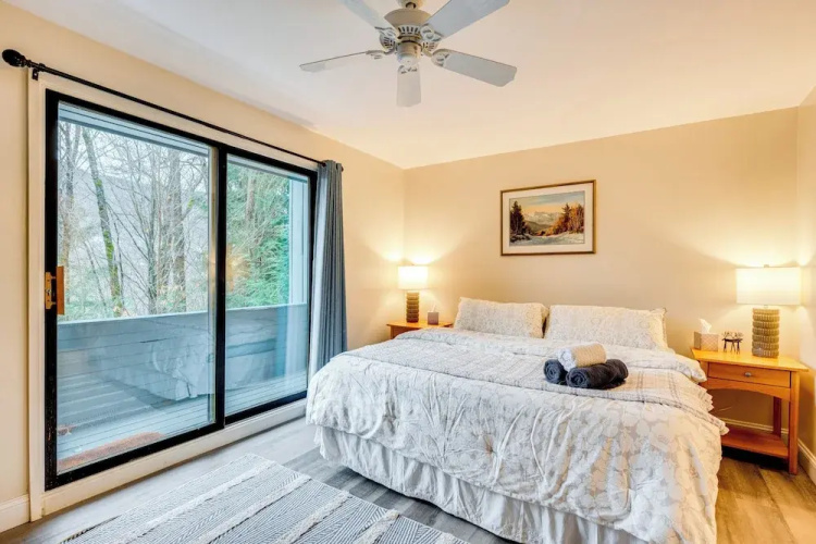 Pet-friendly Loon Mountain Condo w/ Deck + Grill!