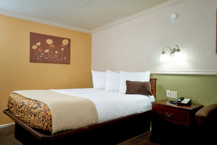 Family Garden Inn & Suites