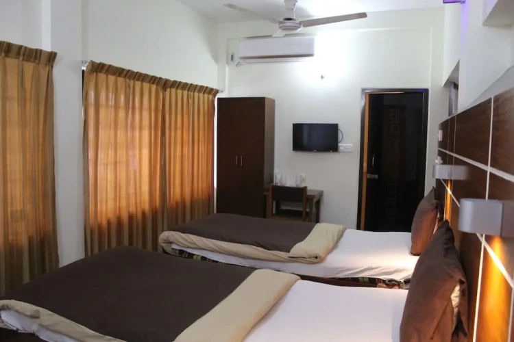 Standard Triple room