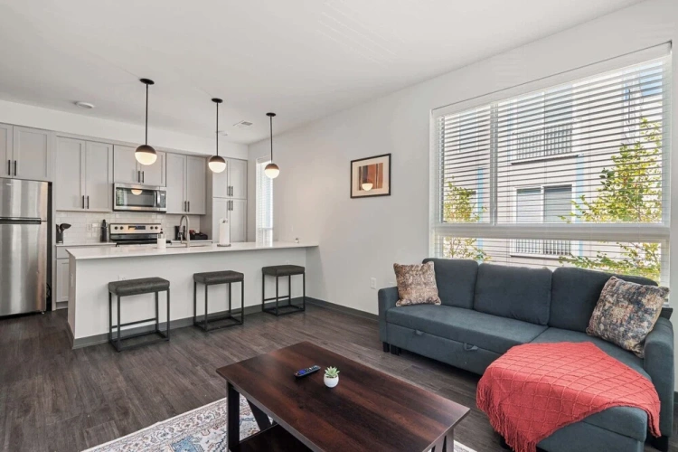 3 Bedrooms Apartment