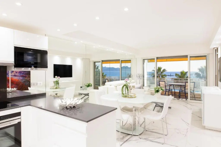On la Croisette: New 2 Bedrooms with Sea View