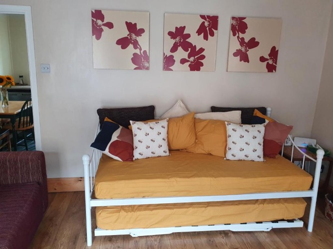 2 Bedrooms Cottage