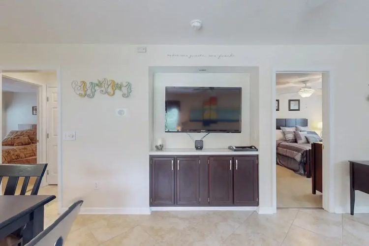 Longs Cozy Haven: Stylish, Accessible Retreat