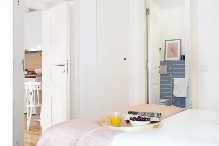 ALTIDO Chic 1BR Apt w/balcony close by Graça Viewpoint & tram stops