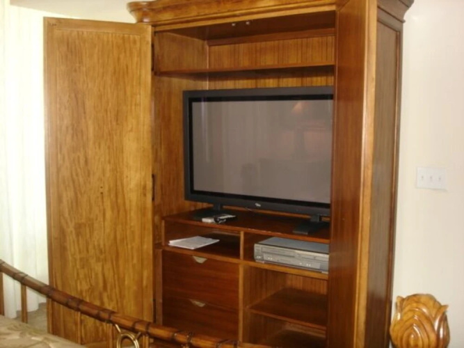 Colonnades 502