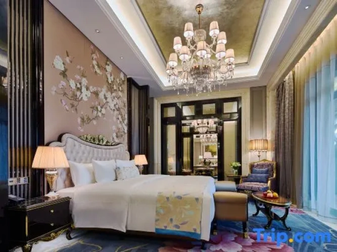 Luxury Suite