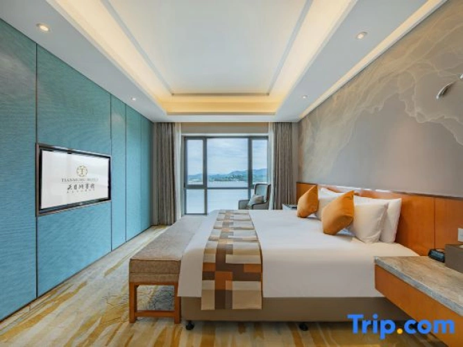 2 Bedrooms Premier Suite with lake view