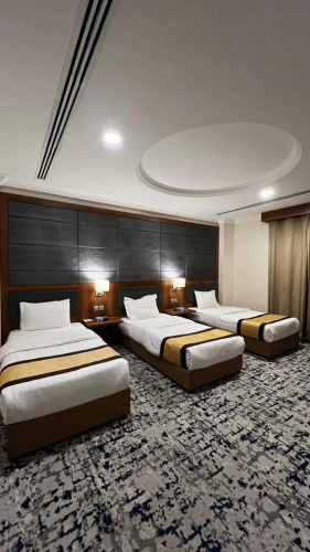 Grandeur East