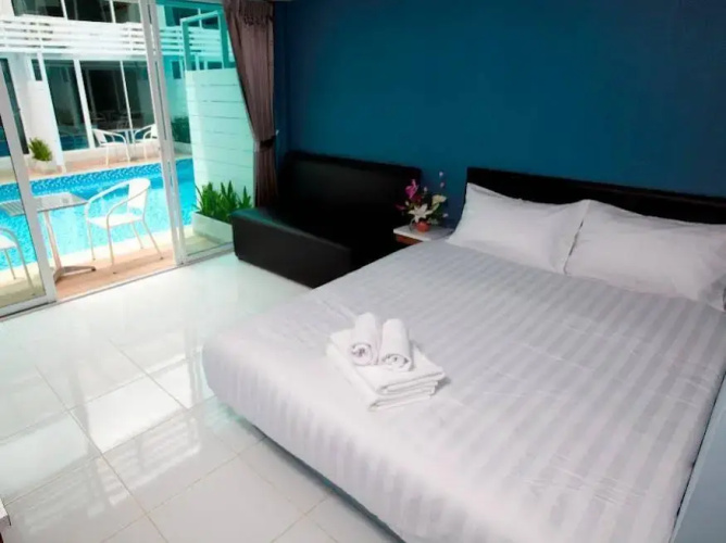 Pool House Service Residence