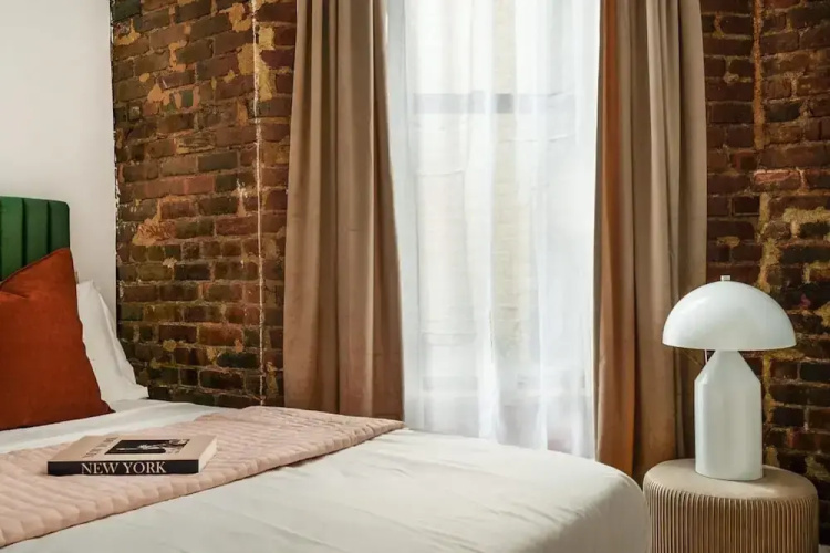 153-5a Charming 2BR LES W D