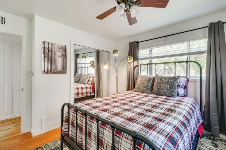 4 Bedrooms Cottage