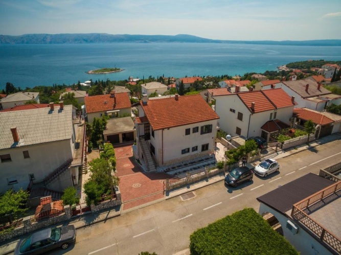 Apartment with sea view