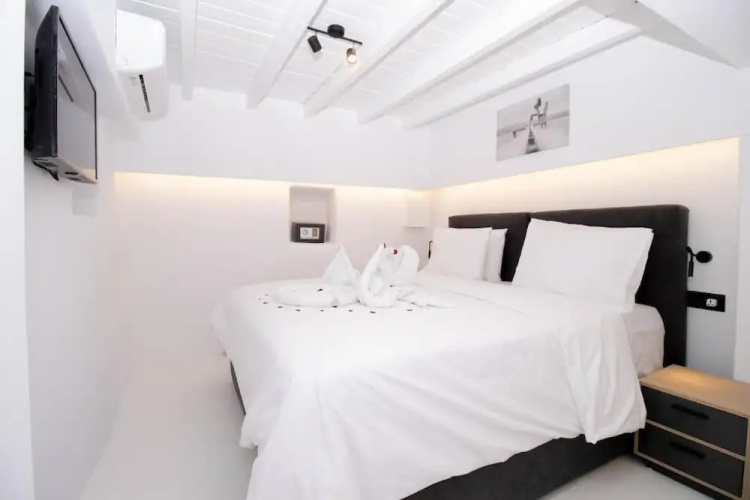 CAPRI Downtown Rooms