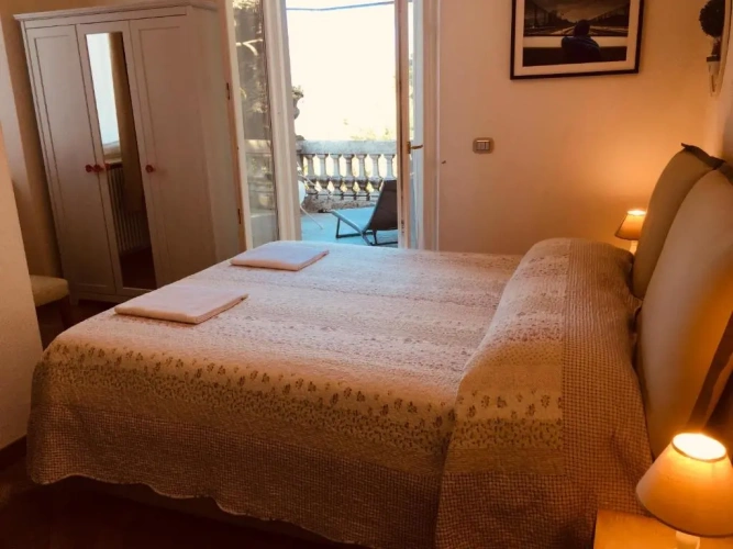 Standard Double room with lake view