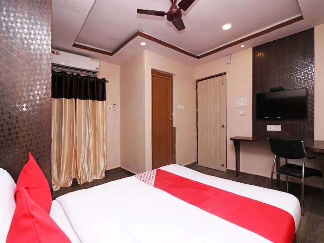 OYO 13579 Hotel Royal Crowne