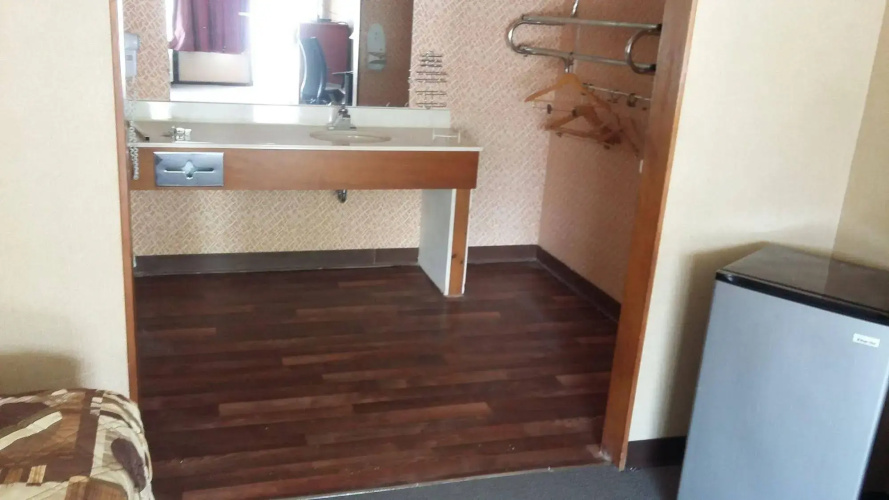 Paris Inn and Suites
