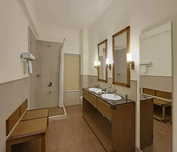 1 Bedroom Suite with pool view