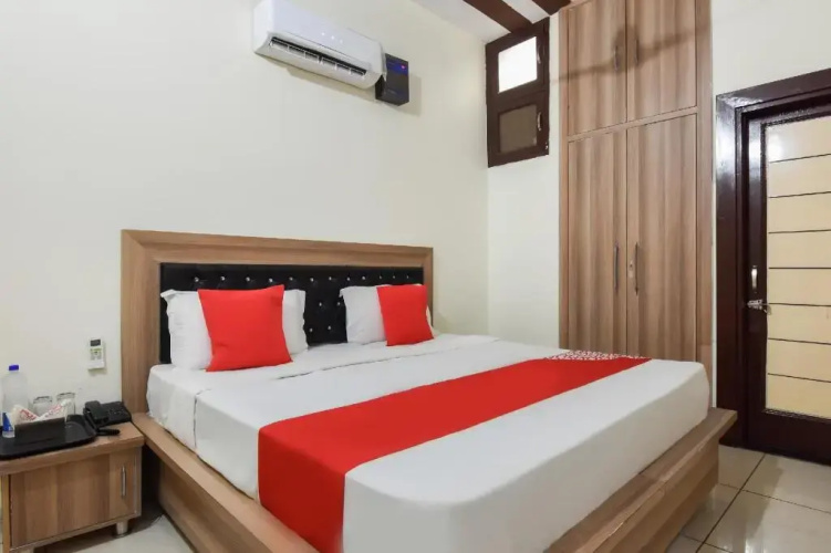 Hotel Amigo by OYO Rooms