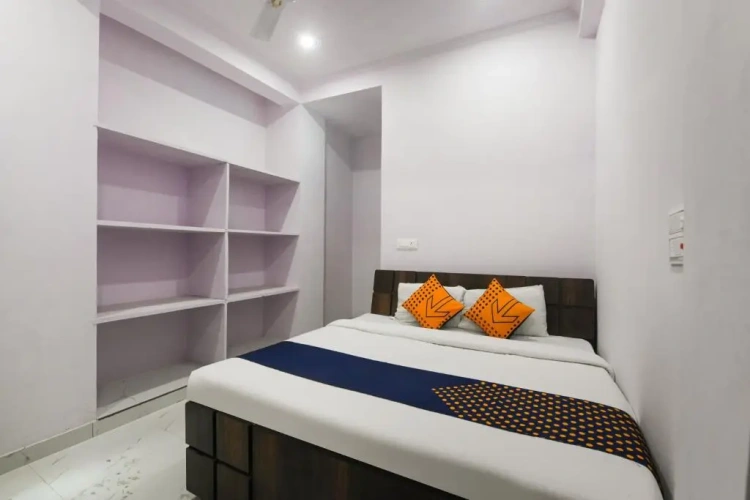 Standard Triple room