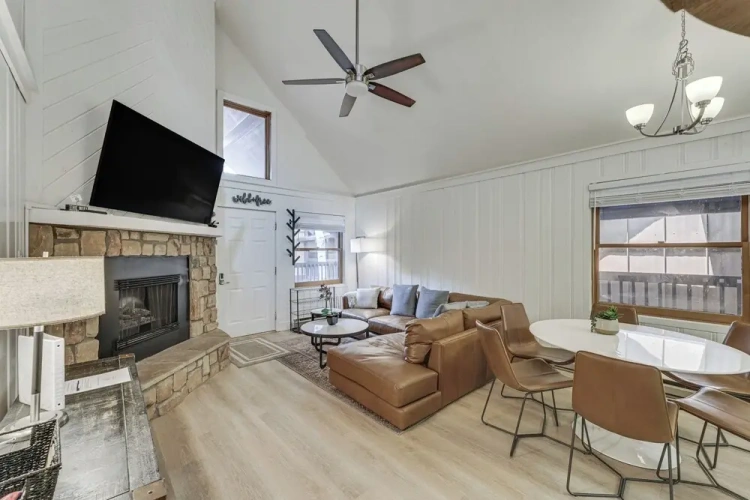 2 Bedrooms Apartment