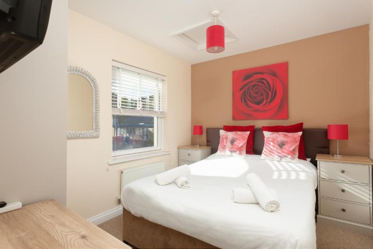 2 Bedrooms Apartment