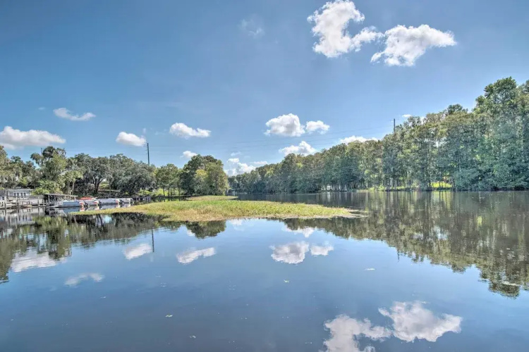 Riverfront Apt w/ Kayak Launch in Dunnellon