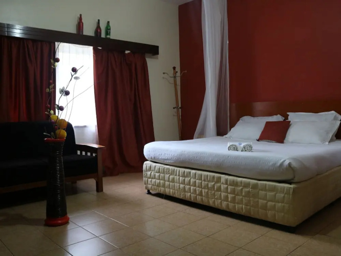 Tisa Suites & Lounge
