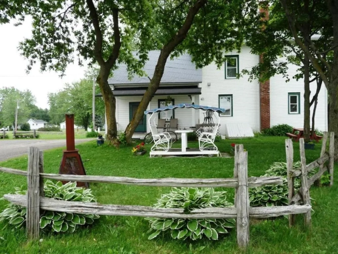 4 Bedrooms Cottage