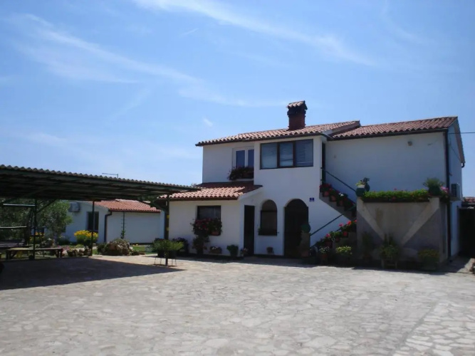 Nella Apartments