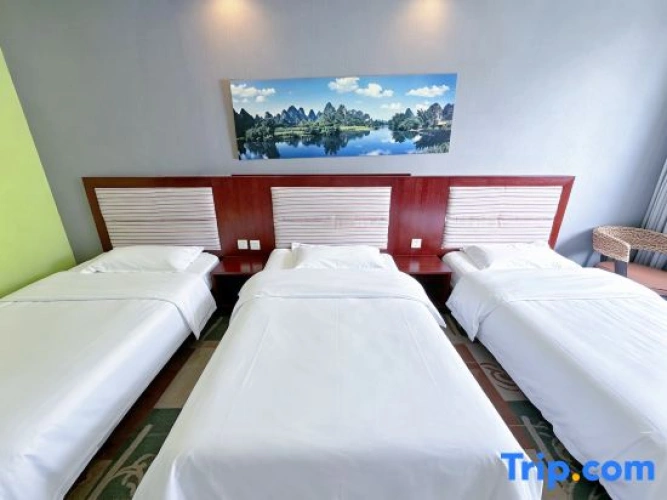 Standard Triple room