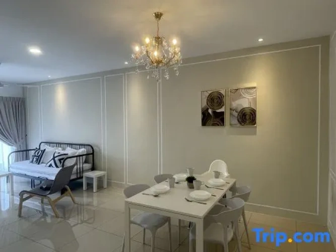 Suite with city view