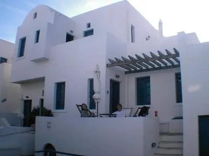 Oia’s Retreat