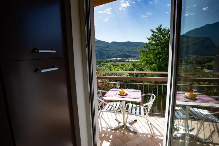 2 Bedrooms Apartment with balcony and with mountain view