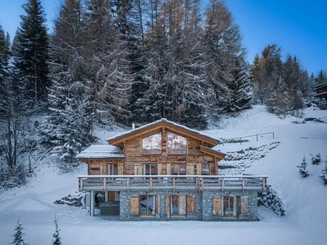 5 Bedrooms Chalet