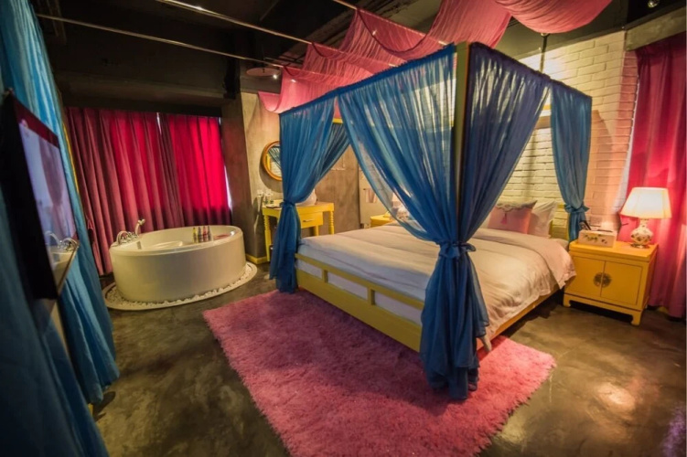Love Of Swan Theme Hotel