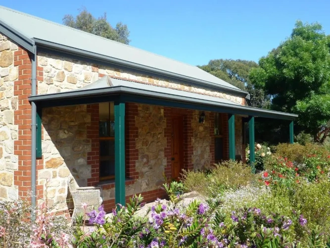 2 Bedrooms Cottage