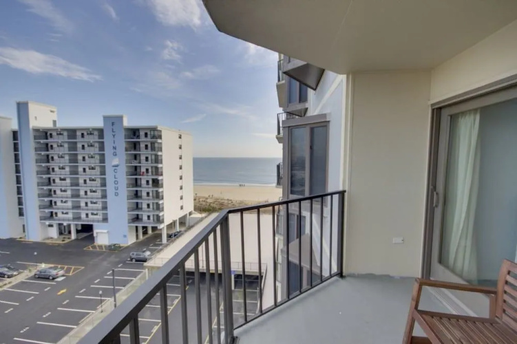 9400 802 - 2 Br Condo