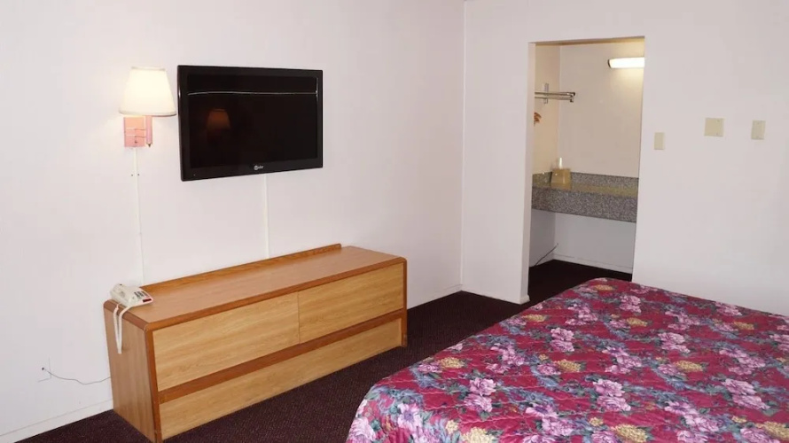 Travelers Inn