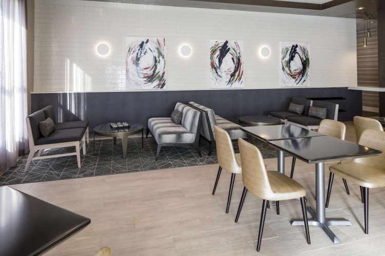 DoubleTree by Hilton Boston Logan Airport Chelsea photo 12
