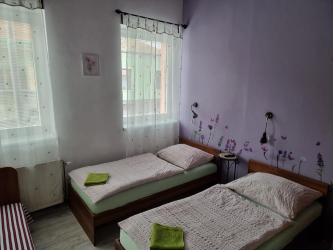 Economy Triple room