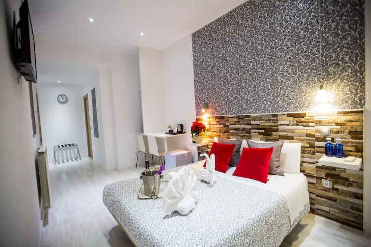 Hostal Adis