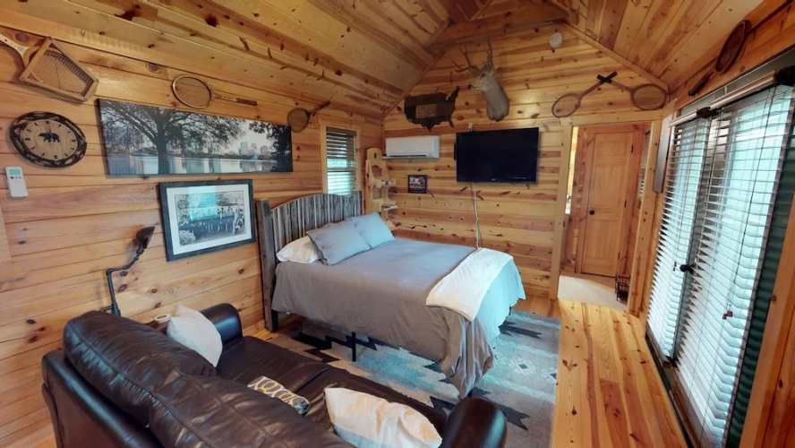 Courtside Cabin - Studio Cabin