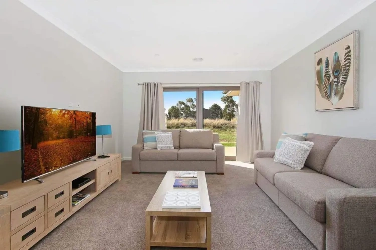 4 Bedrooms Apartment