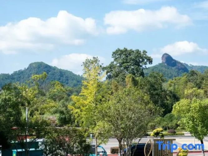 Wuyishan Yanshin Mountain House (Sangu Resort Area Impression Dahongpao Theater)