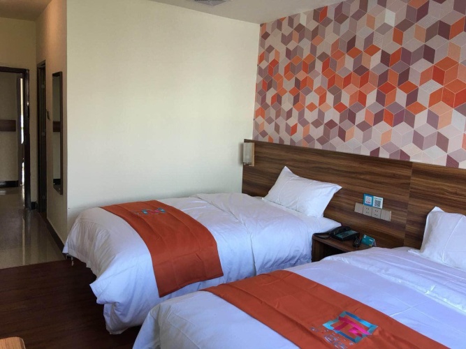 Standard Twin room with city view