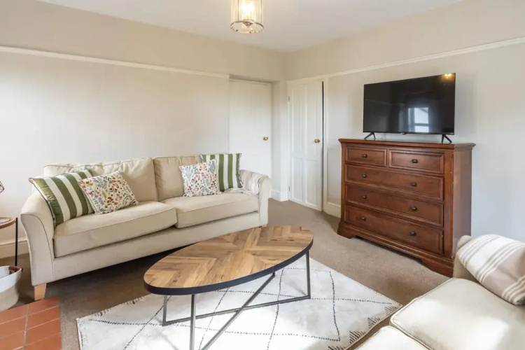 Host Stay Castle Hill Cottage